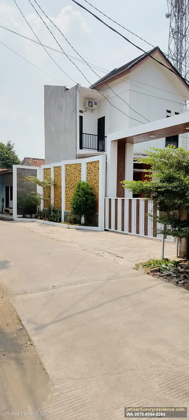Tampak depan Perumahan Jatisari Luxury Residence