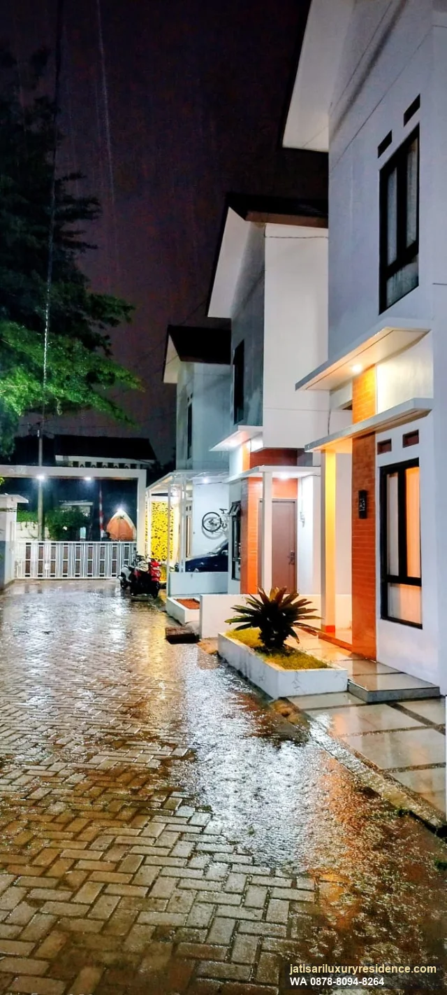Jalan lingkungan Perumahan Jatisari Luxury Residence